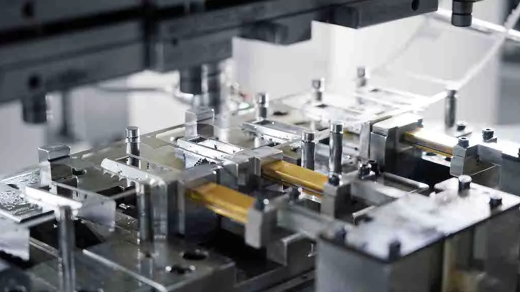 Progressive stamping dies